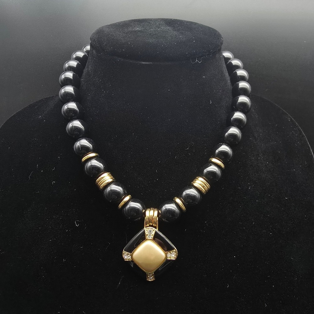 Avon 1986 Manhattan Necklace Black Beaded Gold Tone Faux Pearl Vintage